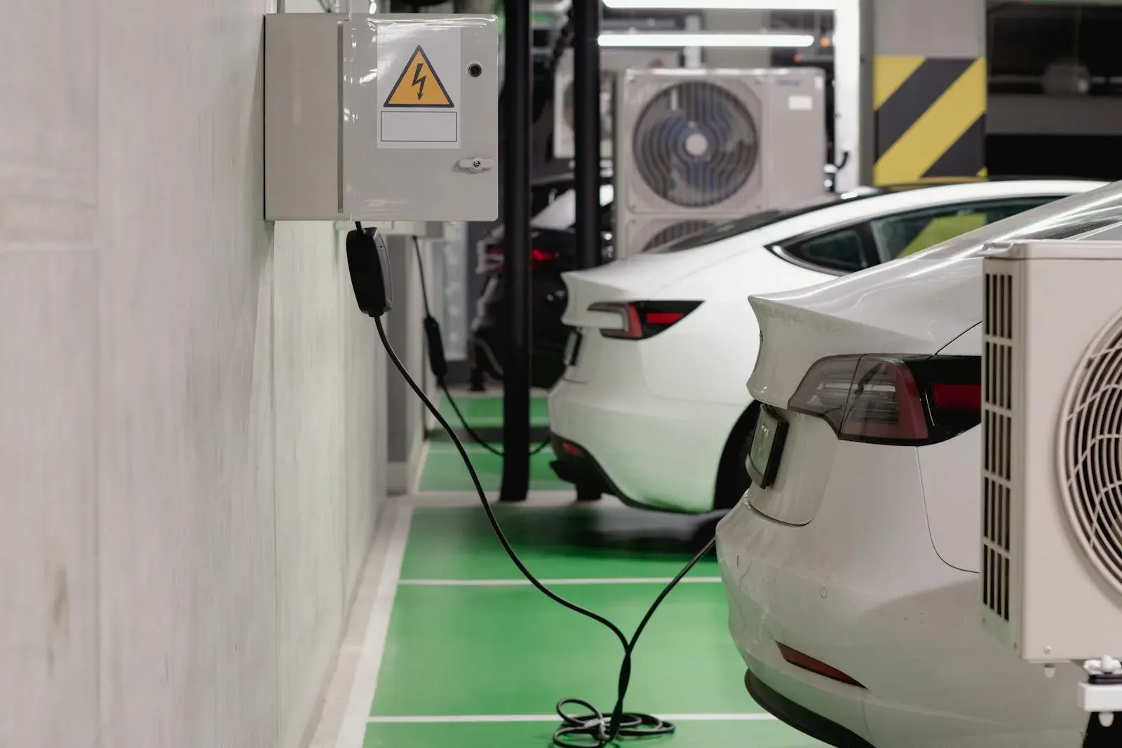 Borne IRVE copropriété Beauvais — droit à la prise et ADVENIR 2026 Borne de recharge IRVE Wallbox Pulsar Plus installée par ELC en parking copropriété à Beauvais